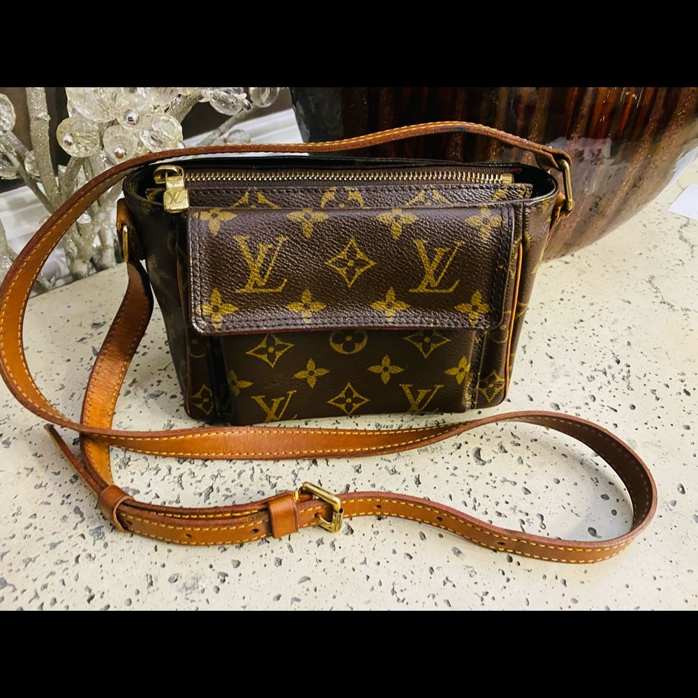 AUTHENTIC!!!!!! Louis Vuitton Monogram Civa Cite  PM Shoulder/CrossbodyBag